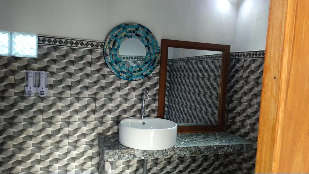 Toyapakeh Vina Bungalow מראה חיצוני תמונה